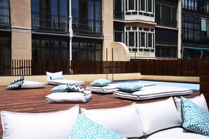 Seasonal outdoor pool - TOC Hostel Barcelona (Barcelona)