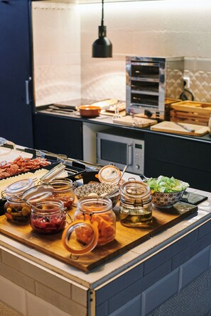 Daily buffet breakfast for a fee