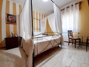 Chambre Double Romantique | Literie de qualité supérieure, coffres-forts dans les chambres, bureau