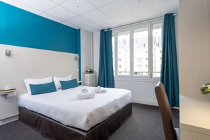 Bureau, fer et planche à repasser, Wi-Fi gratuit, draps fournis