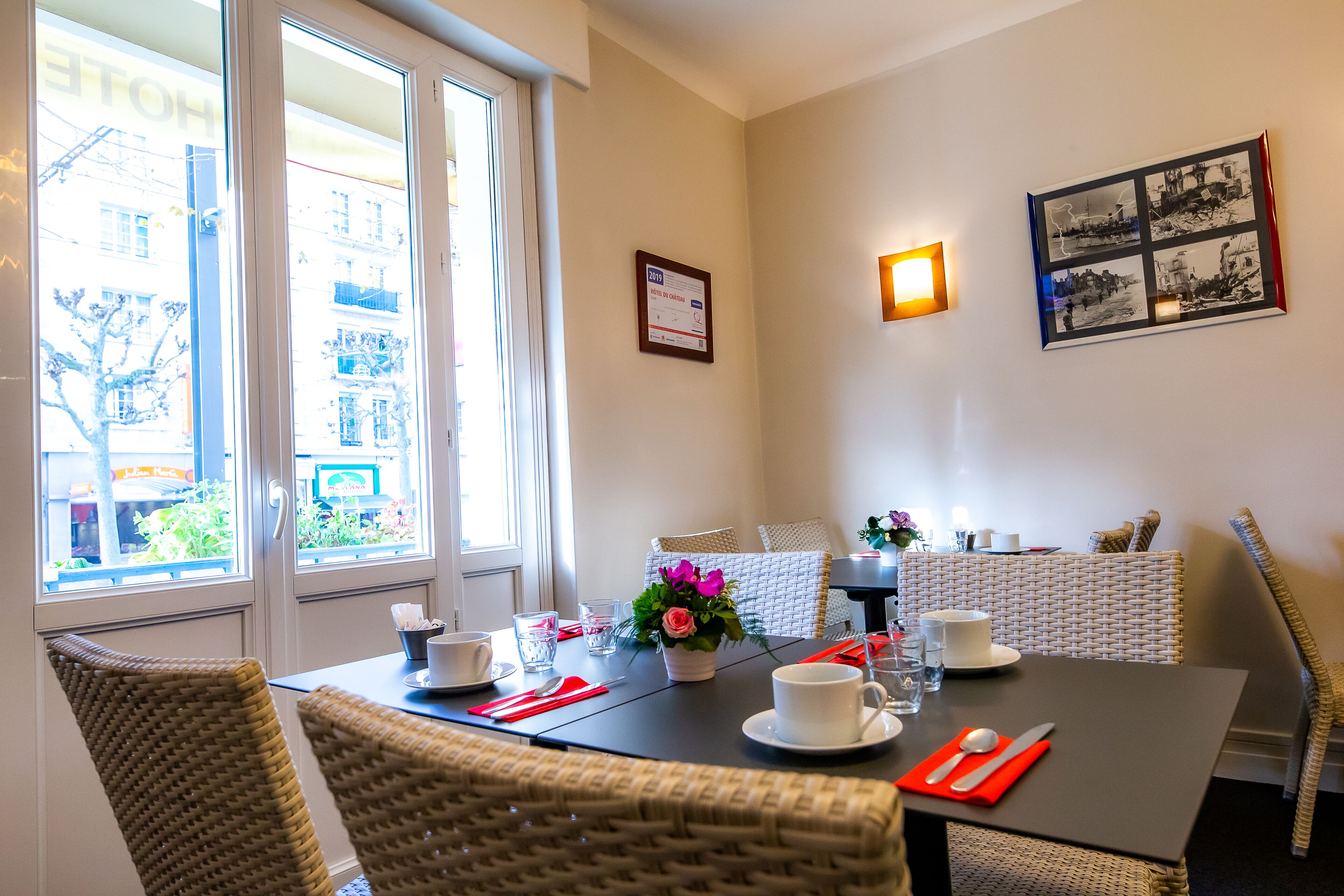 Daily continental breakfast (EUR 10 per person)