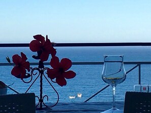 Lunch, dinner and brunch served  - Blue Island Villa Caterina (Casteldaccia)