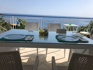 Lunch, dinner, brunch served; Italian cuisine, garden views  - Blue Island Villa Caterina (Casteldaccia)