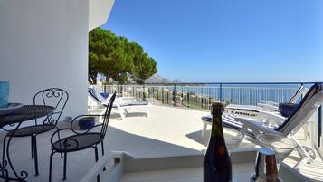 Pranzo, aperto a cena e brunch, cucina italiana, con vista sul giardino