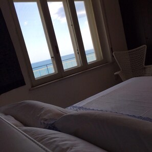 Grand Suite, 1 Bedroom, Bathtub, Sea View | Premium bedding, free minibar, in-room safe, free cots/infant beds - Blue Island Villa Caterina (Casteldaccia)