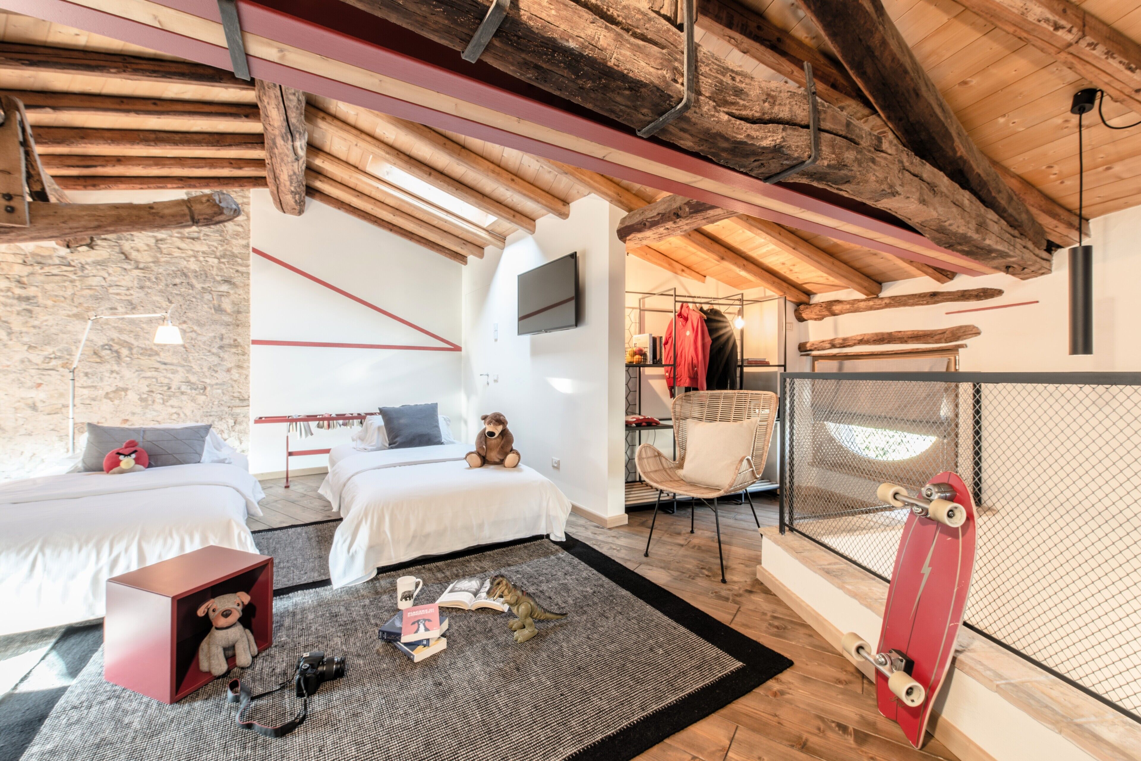 Deluxe Double or Twin Room | Down comforters, WiFi (free), bed sheets