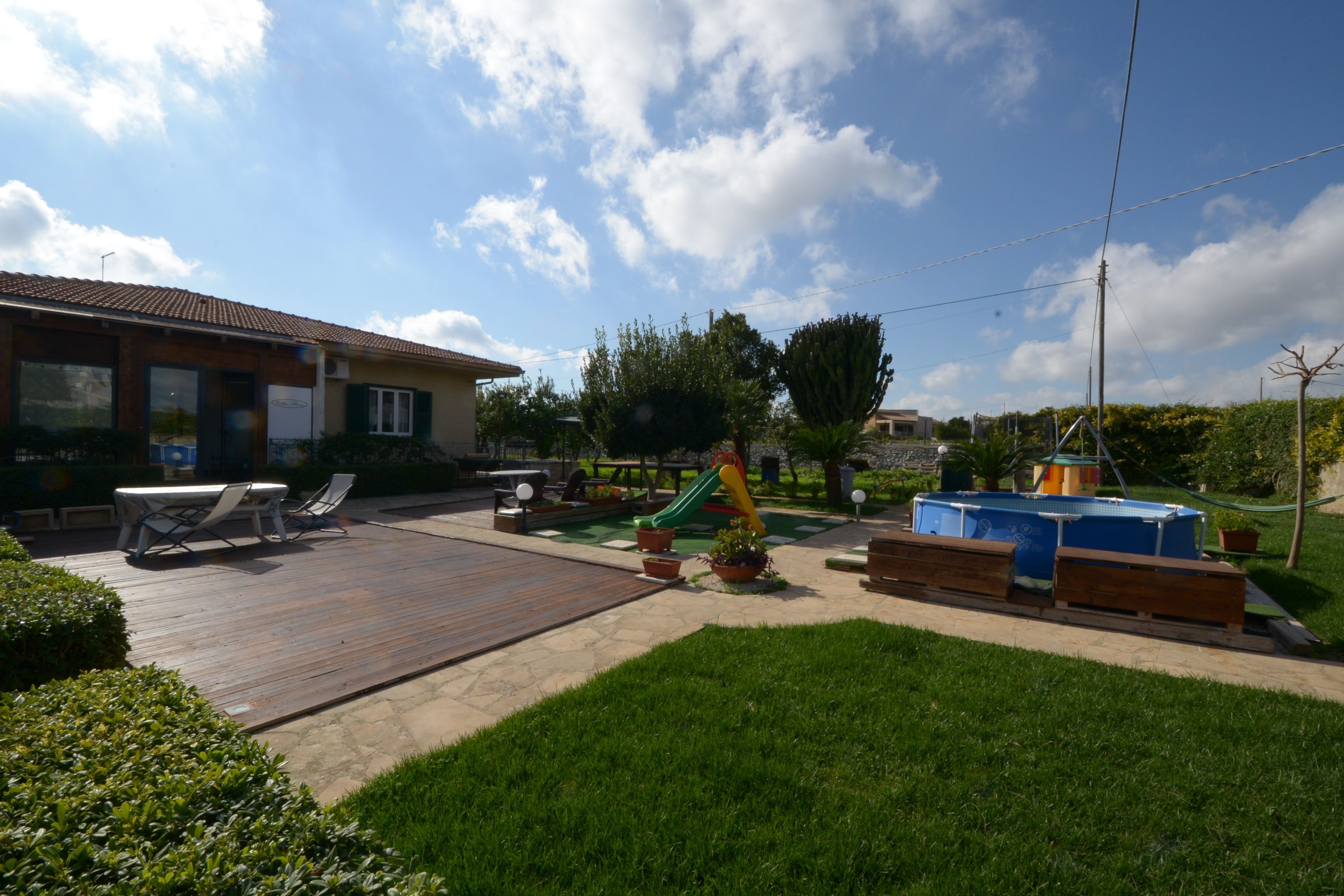 Children’s play area – outdoor