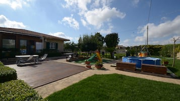 Children’s play area – outdoor
