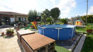 Außenpool, Liegestühle