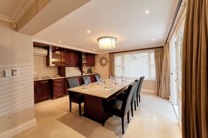 Suite (Manor) | Sala de reuniones