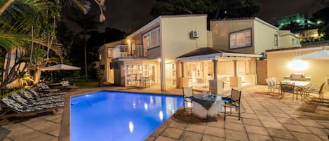 Outdoor pool, pool umbrellas, sun loungers