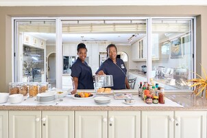 Free daily cooked-to-order breakfast