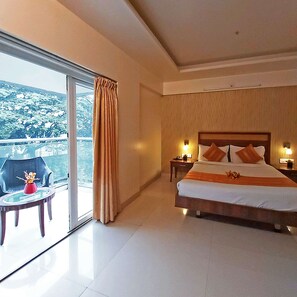 Ropa de cama de alta calidad, caja fuerte, escritorio