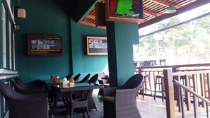 Breakfast, lunch, dinner served; international cuisine  - Paddy's Palms Resort (Ko Chang)