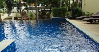 Paddy's Palms Resort