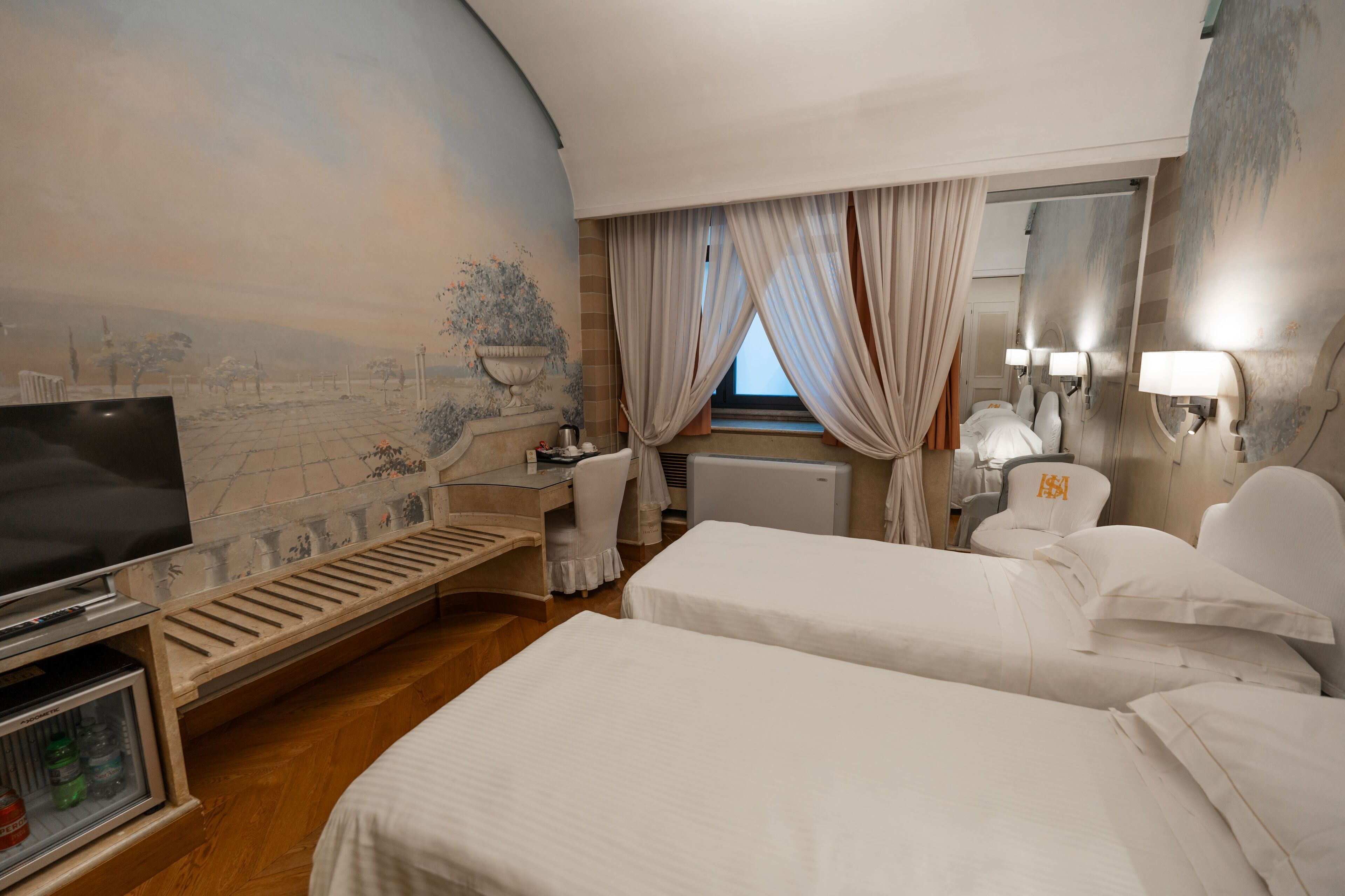 classic double room, 1 bedroom | 1 bedroom, hypo-allergenic bedding, minibar, in-room safe