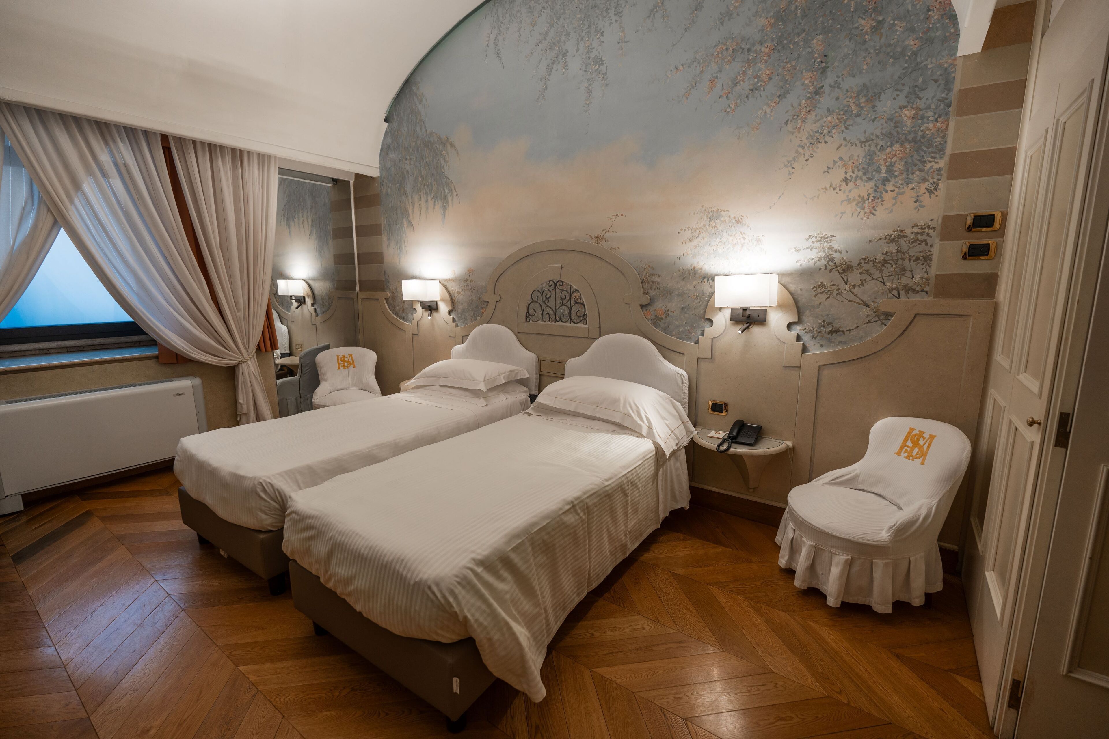 classic double room, 1 bedroom | 1 bedroom, hypo-allergenic bedding, minibar, in-room safe