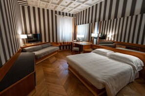 Classic Triple Room | Hypo-allergenic bedding, minibar, in-room safe, desk - Hotel Sant' Anna (Rome)