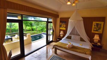 Suite, Pool View | Minibar, desk, free WiFi, bed sheets