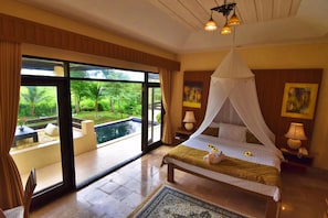 Suite, pemandangan kolam renang | Minibar, meja kerja, Wi-Fi gratis, dan seprai linen