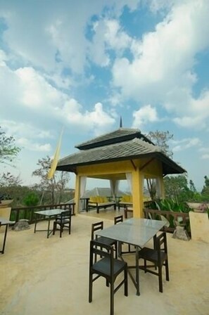 تقديم الإفطار، الأطباق التايلاندية، إطلالات على الحديقة