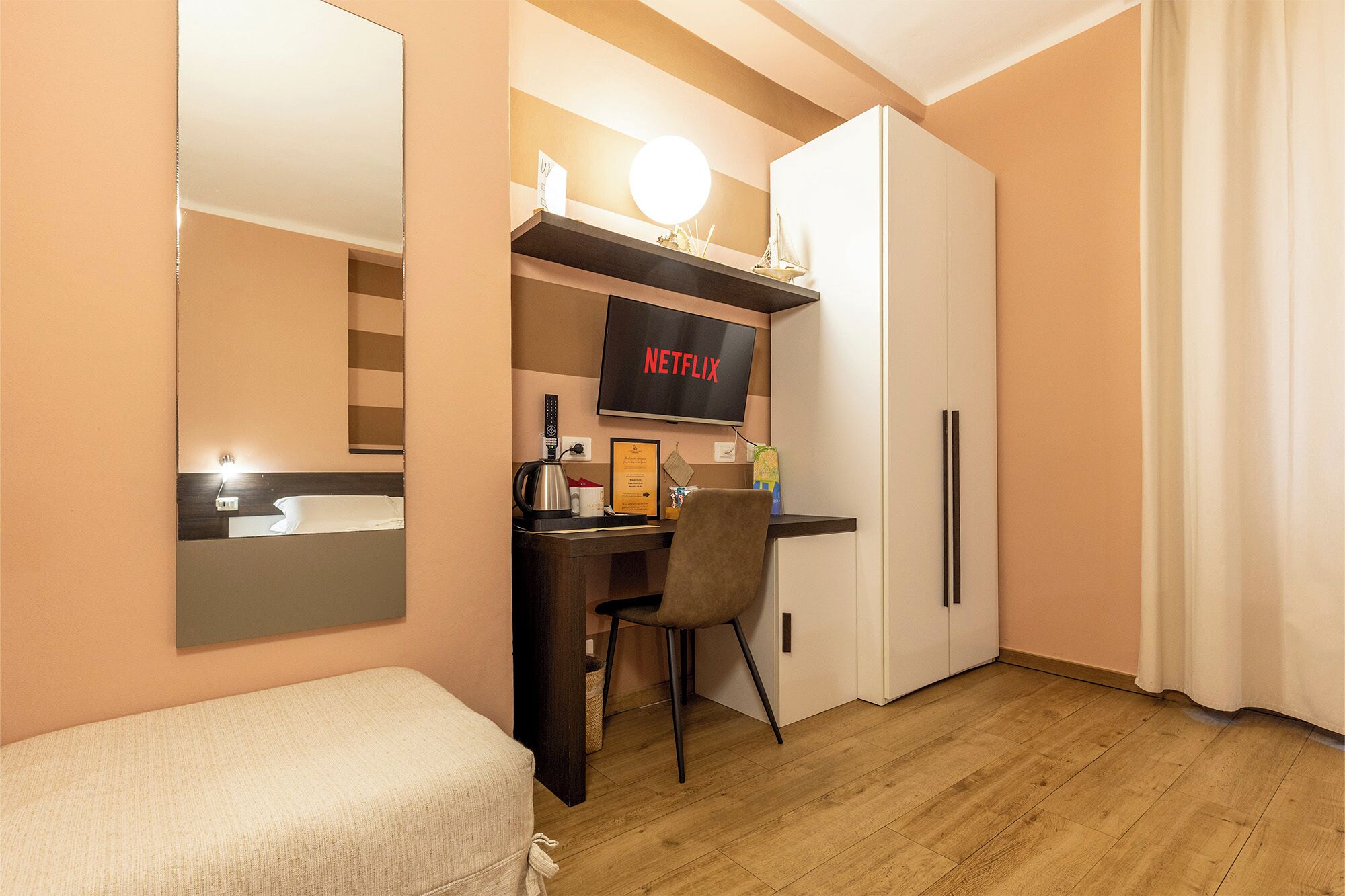 Double Room, 1 Queen Bed, Non Smoking, Private Bathroom | 1 bedroom, Egyptian cotton sheets, hypo-allergenic bedding