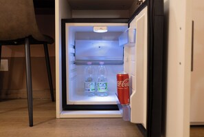Double Room, 1 Queen Bed, Non Smoking, Private Bathroom | Minibar