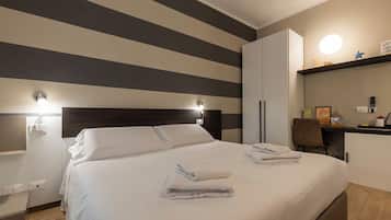 Double or Twin Room, Non Smoking, Private Bathroom | 1 bedroom, Egyptian cotton sheets, hypo-allergenic bedding