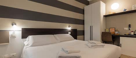 Double or Twin Room, Non Smoking, Private Bathroom | 1 bedroom, Egyptian cotton sheets, hypo-allergenic bedding