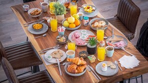 Daily buffet breakfast for a fee