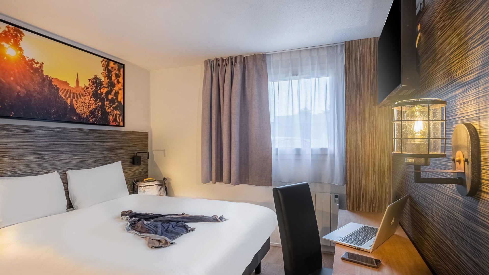 Pillowtop-Betten, Zimmersafe, Schreibtisch