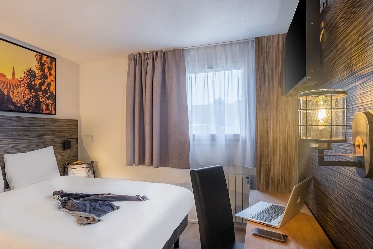 Pillowtop-Betten, Zimmersafe, Schreibtisch