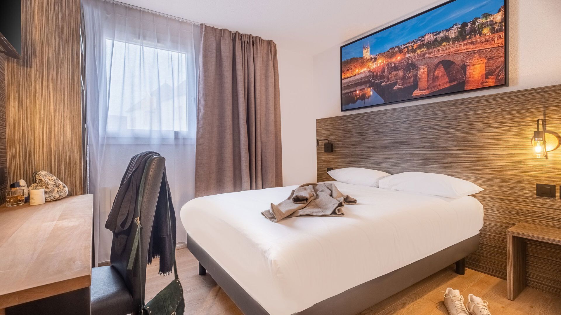 Pillowtop-Betten, Zimmersafe, Schreibtisch