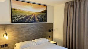 Pillowtop-Betten, Zimmersafe, Schreibtisch