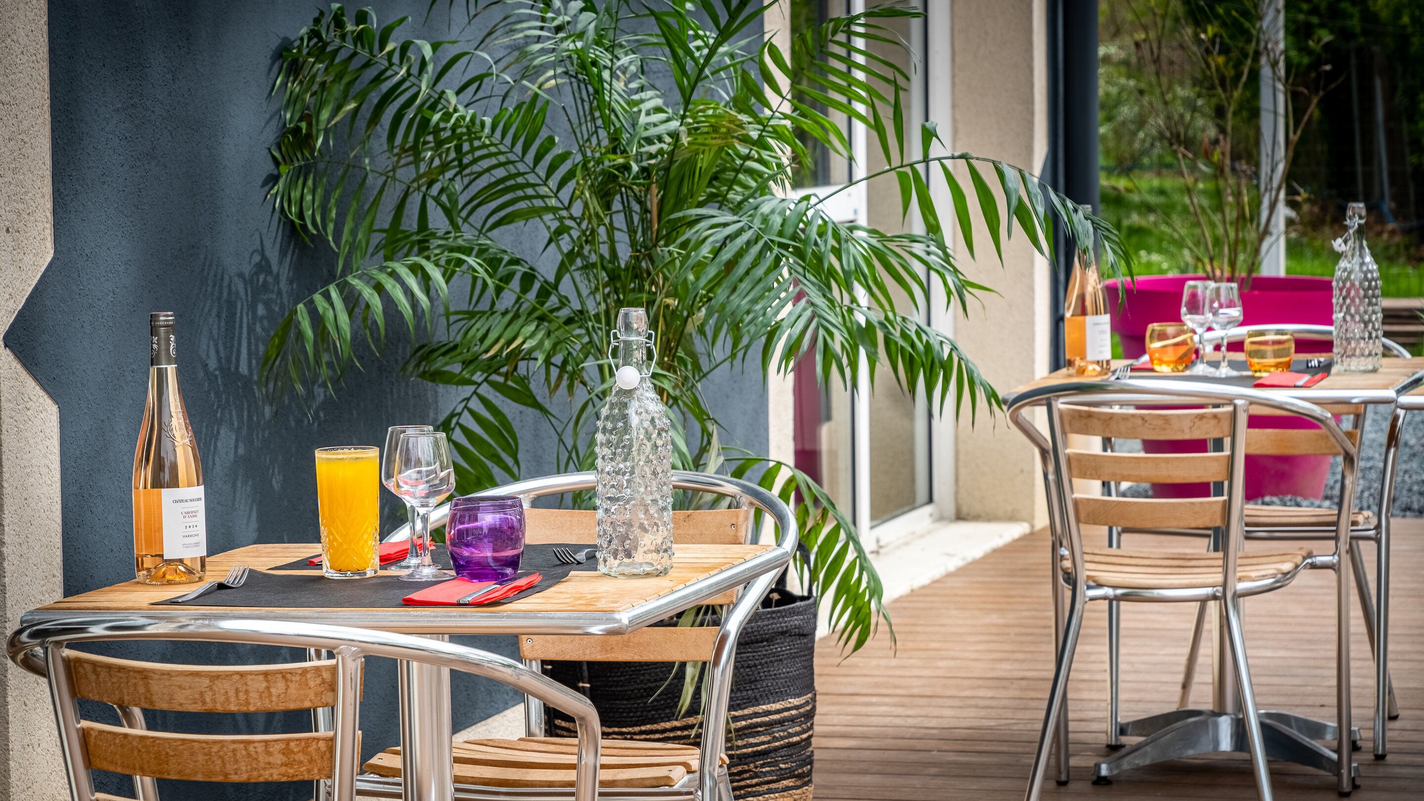 breakfast, lunch, dinner served; french cuisine