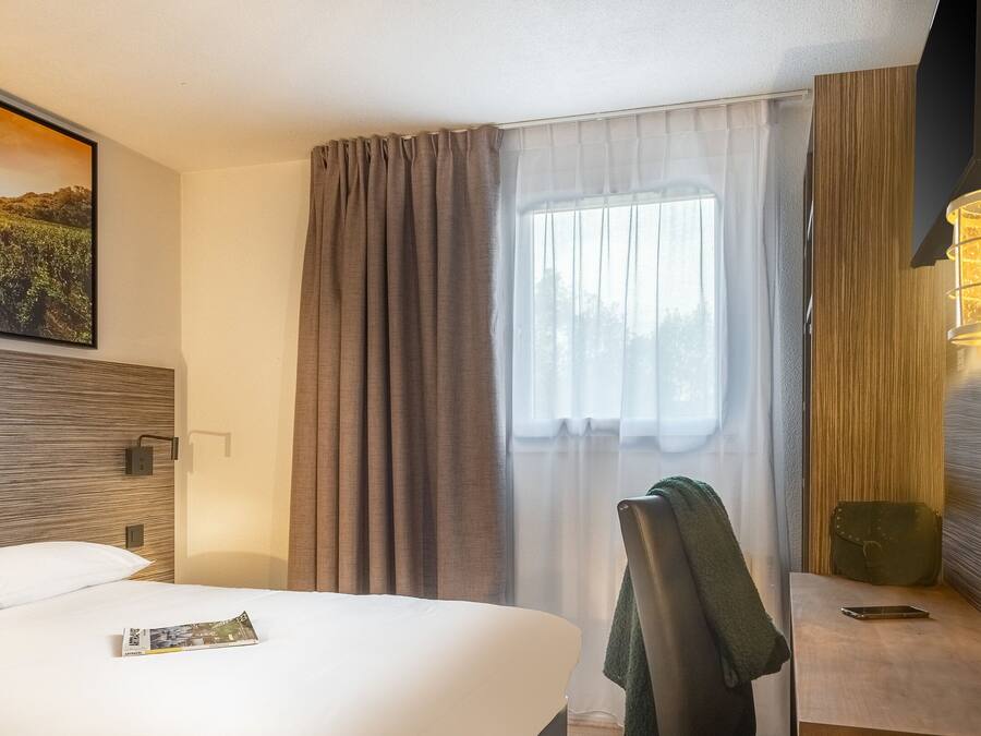 Pillowtop-bedden, een kluis op de kamer, een bureau, een laptopwerkplek