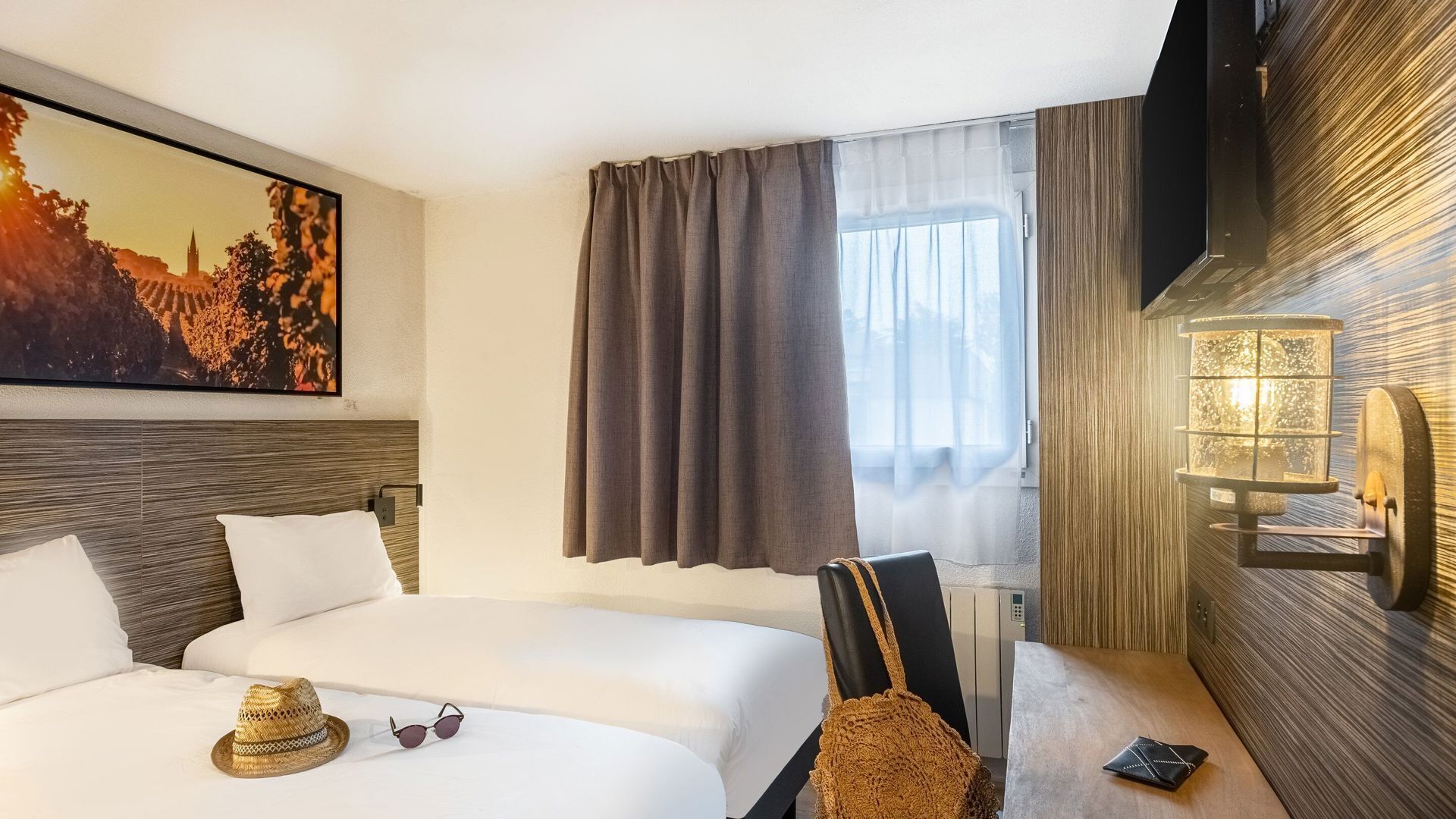 Pillowtop-Betten, Zimmersafe, Schreibtisch