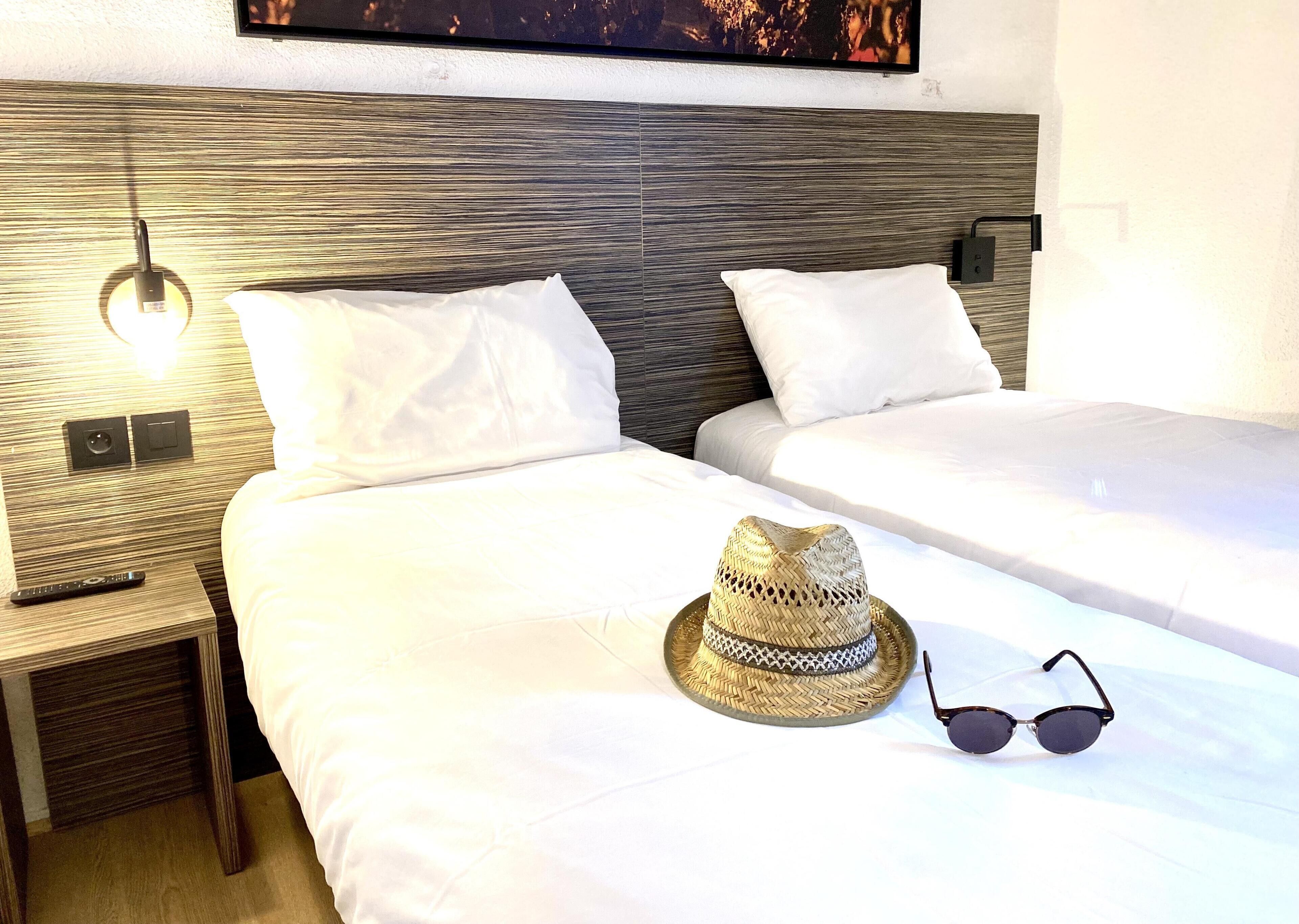 Standard Room, 2 Single Beds, Non Smoking (Shower Only)