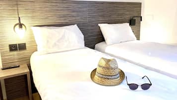 Standard Room, 2 Single Beds, Non Smoking (Shower Only)