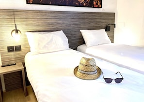 Standard Room, 2 Single Beds, Non Smoking (Shower Only)