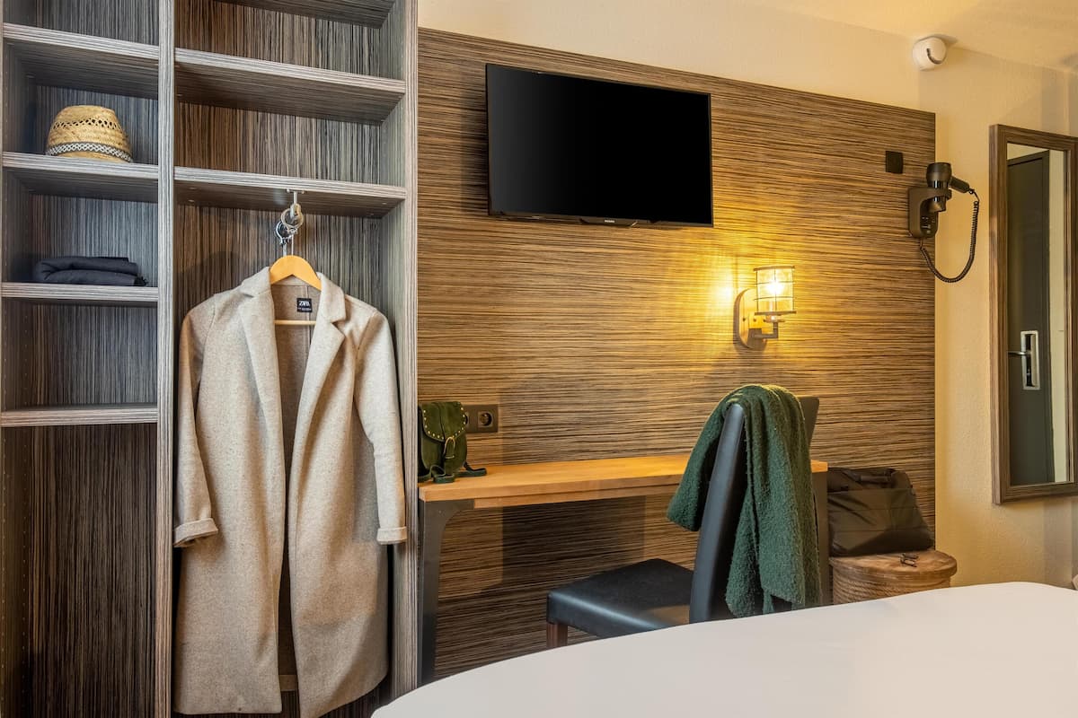 Desk, laptop workspace, soundproofing, iron/ironing board (on request)
