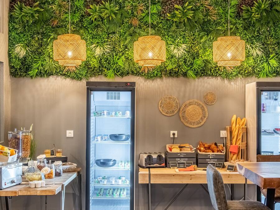 Desayuno buffet diario (EUR 13.90 por persona)