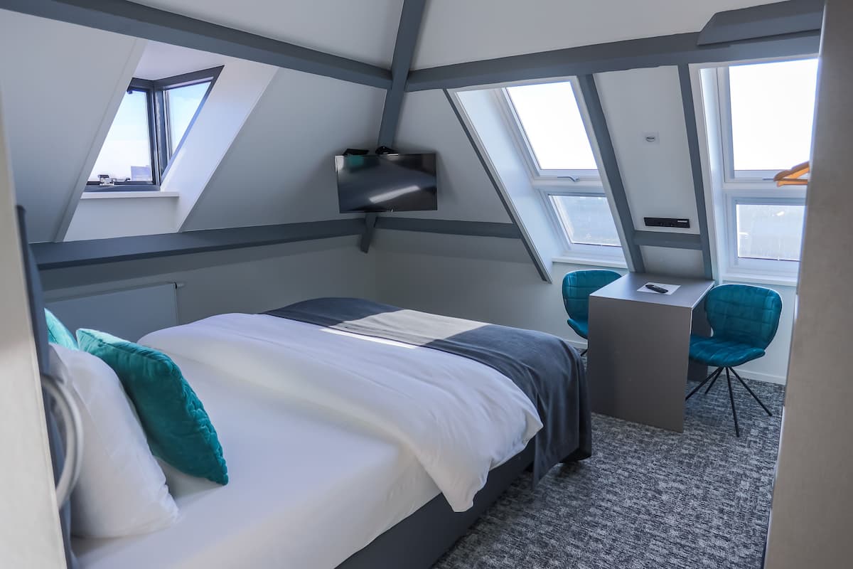 Deluxe-Doppelzimmer | 1 Schlafzimmer, Schreibtisch, Verdunkelungsvorhänge, kostenloses WLAN