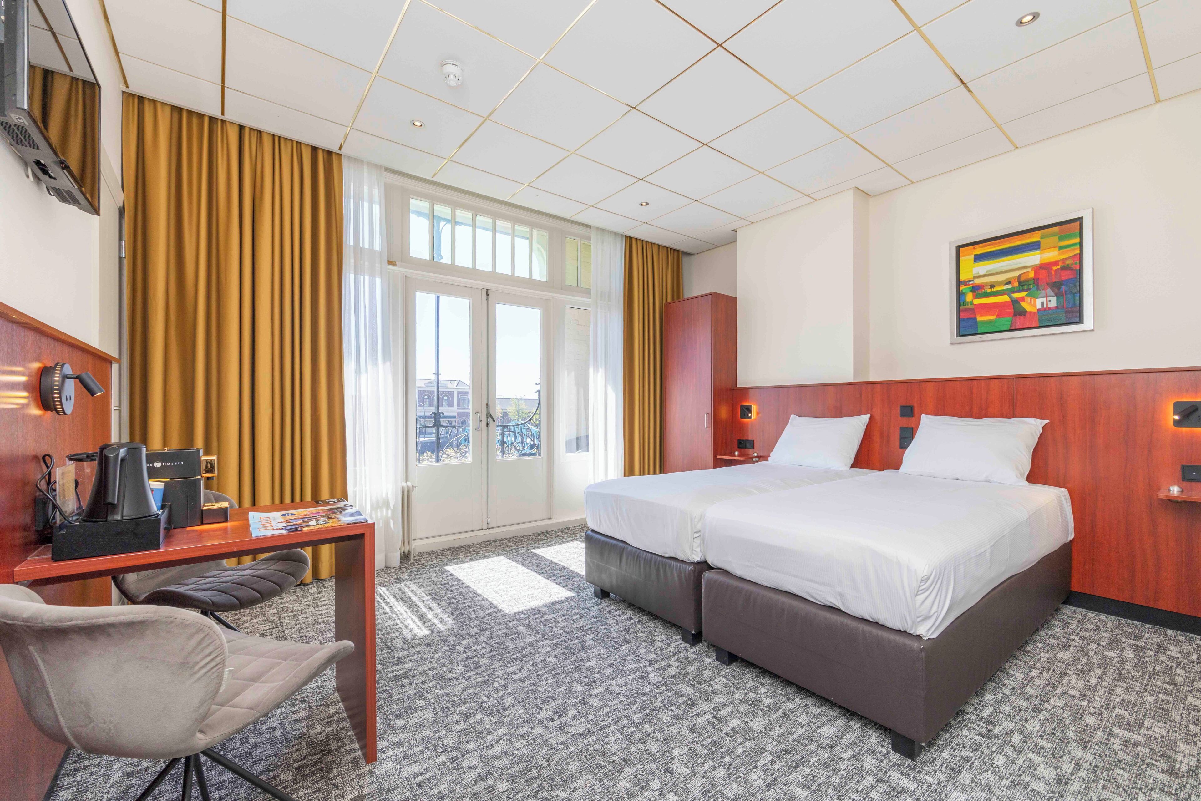 Habitación familiar, balcón | Escritorio, cortinas opacas, wifi gratis y ropa de cama