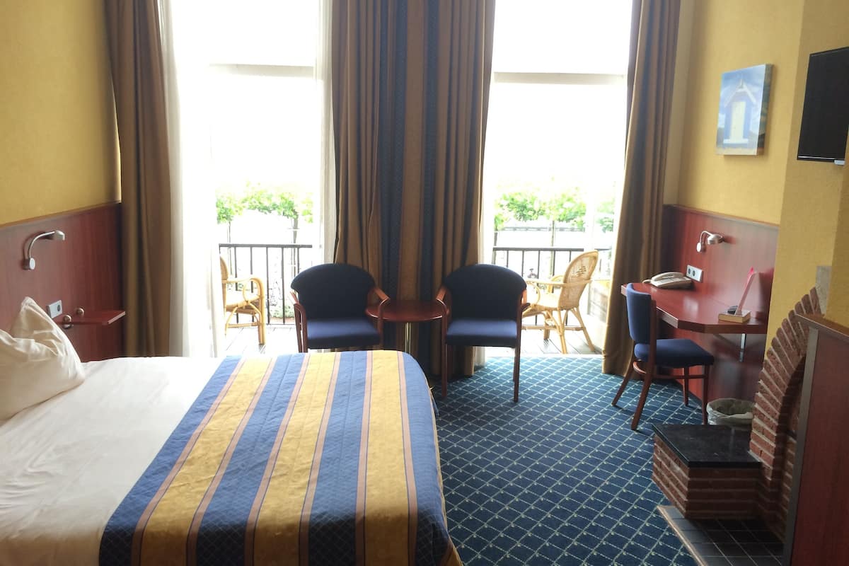 Superior-Doppelzimmer, Balkon | 1 Schlafzimmer, Schreibtisch, Verdunkelungsvorhänge, kostenloses WLAN