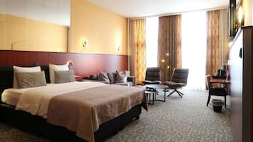 Svit | Skrivbord, mörklÀggningsgardiner, gratis wi-fi och sÀngklÀder