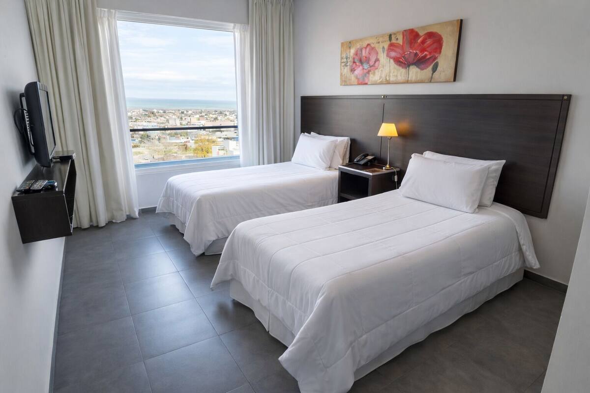Standard Single Room | In-room safe, desk, laptop workspace, soundproofing