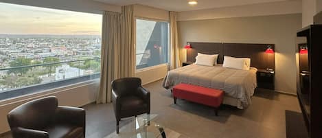 Executive Double Room, 1 King Bed | In-room safe, desk, laptop workspace, soundproofing
