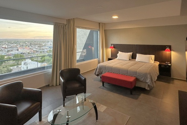 Habitación doble ejecutiva, 1 cama King size | Caja de seguridad en la habitación y escritorio