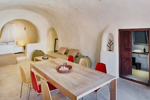 Deluxe House, 1 Bedroom | In-room dining